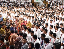(Sumber foto: https://www.suaraaktual.co/2018/03/birokrat-muda-motor-kemajuan-indonesia.html)