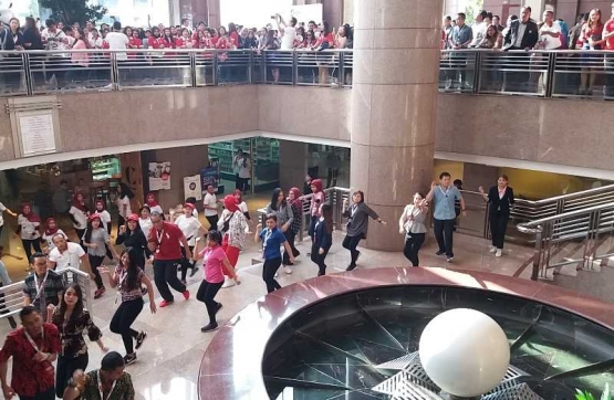 Flash mob karyawan Sinar Mas (dok.yayat)