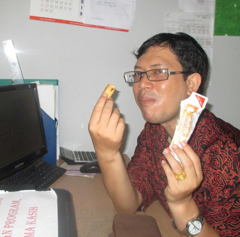 Di tengah-tengah rapat, saya bersyukur sempat mengisi perut dengan SOYJOY Crispy (dok pri).