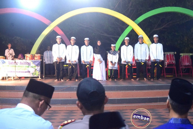 Pj Bupati (kiri) bersama Kapolres (tengah) saksikan penampilan peserta Lomba Tabuh Beduk di Anjungan Pantai Seruni Bantaeng (21/08/2018).