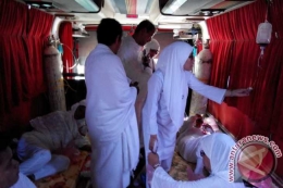 Anggota jemaah haji yang sakit disertakan dalam safaru wukuf. Foto | Antara