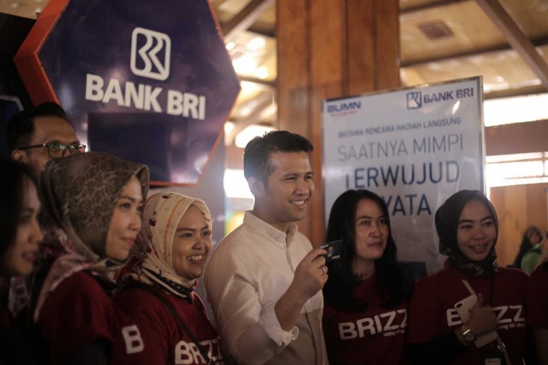 Emil Dardak, Wakil Gubernur Jawa Timur Terpilih 2018 di Booth BRI | Sumber: Kompasiana