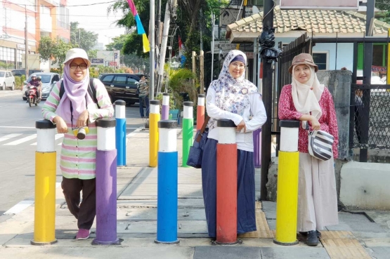 Sanggup jalan-jalan dengan berat badan ideal. Saya yang berbaju merah (Dokpri)