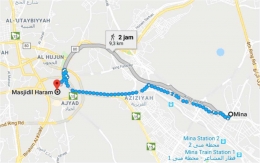 Foto-2: dari Masjid Haram Makkah ke Mina, aslinya berjarak sekitar 7 - 8 km, dapat ditempuh sekitar 1 sampai 1,5 jam dengan berjalan kaki. Namun karena proses pembangungan di sekitar Makkah, sering terjadi pengalihan jalur, sehingga jaraknya menjadi sekitar 10 km, dan dapat ditempuh sekitar 2 jam (google map).