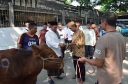 Kasdim 0815 Saat Menyerahkan Hewan Qurban