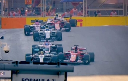 Insiden antara Vettel dan Hamilton di GP Azerbaijan 2017 (Sumber: thenewswheel.com)