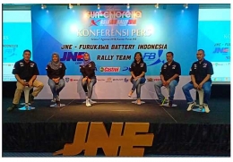 Deskripsi : Tim JNE Furukawa Indonesia Rally Team I Sumber Foto : dokpri