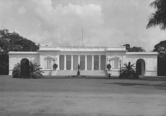 Istana Negara, yang dulu adalah rumah dinas Gubernur Belanda di Batavia. (foto: Istimewa)