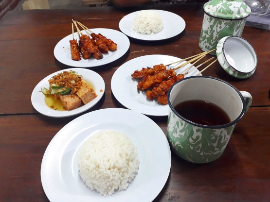 Hidangan Sate Merah dan Sate Lilit. Dok Pribadi