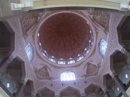 Interior kubah Masjid Putra (koleksi pribadi)