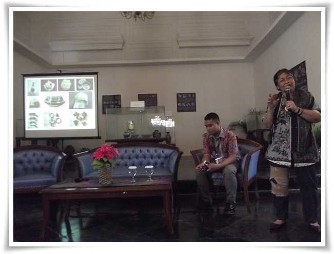 Ibu Naniek didampingi moderator Fajar M. Rivai (Foto: Marfuah/KPBMI)