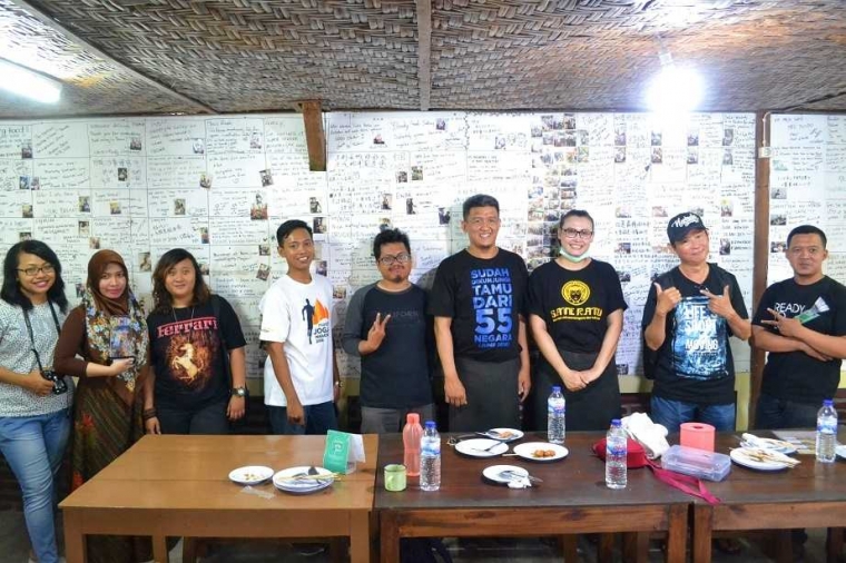 Komunitas KJOG menyambangi Warung Sate Ratu - Dok.Dewi Krisna