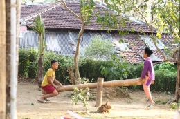 Anak-anak yang bermain di Omah Kebon