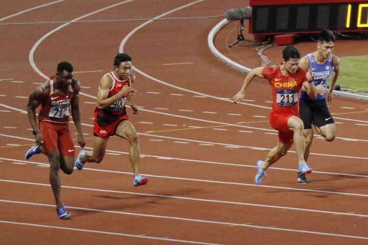 Pelari Indonesia Lalu Muhammad Zohri (no.400) beradu kecepatan dengan pelari lainnya saat babak final Lari 100 meter Putra Asian Games ke-18 Tahun 2018 di Stadion Utama Gelora Bung Karno Senayan, Jakarta Pusat, Minggu (26/8/2018). Lalu Muhammad Zohri gagal persembahkan medali