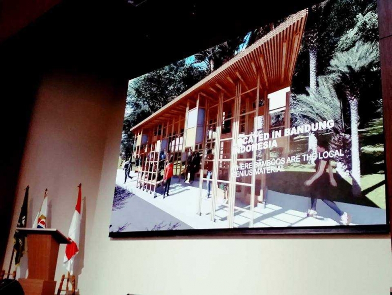 Dokumentasi pribadi dari karya TARAJE mahasiswa mahasiswa dari Bandung                Dari tangga bamboo ini, ada 40 tangga untuk 1 buah shelter cantik, ramah lingkungan dan ramah disabilitas, di Bandung