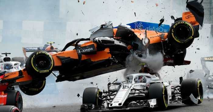 Insiden yang menimpa Charles Leclerc (Mobil putih) dan Fernando Alonso (Mobil oranye) saat GP Belgia 2018 (Sumber: planetf1.com)