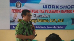 Dosen Administrasi Publik Universitas Diponegoro (Undip) Amni Z. Rahman sebagai pembicara dalam Workshop Peningkatan Kualitas Pelayanan Publik Kecamatan Gabus. 