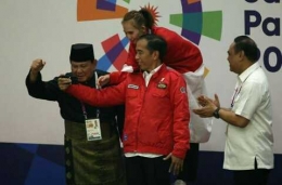 Wewey Wita mendampingi Jokowi yang lagi nge-Vlog bareng Prabowo (Foto:Kompascom)