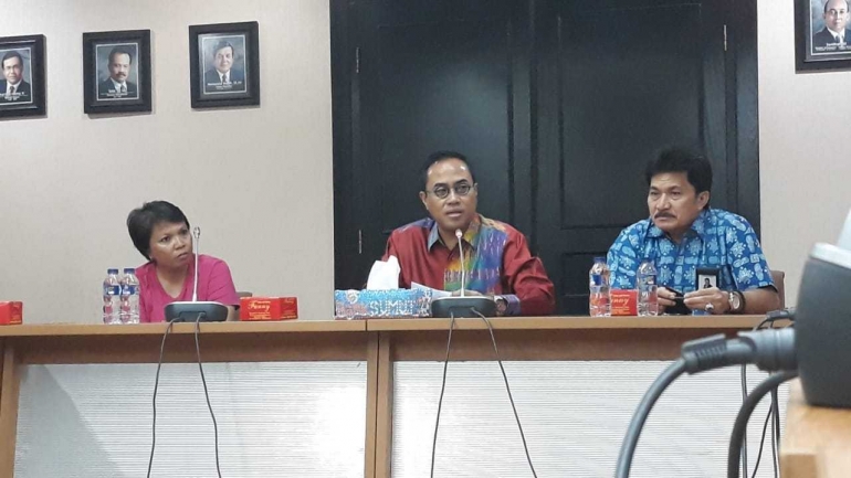 (Foto di tengah) Dirut PT Bank Sumut, Dr. Edie Rizlianto (dok. Bank Sumut)