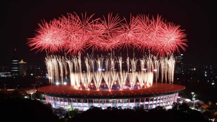 Pesta kembang api saat acara pembukaan Asian Games tahun 2018 di Gelora Bung Karno (GBK) Jakarta (18/8)/foto: bbc.com