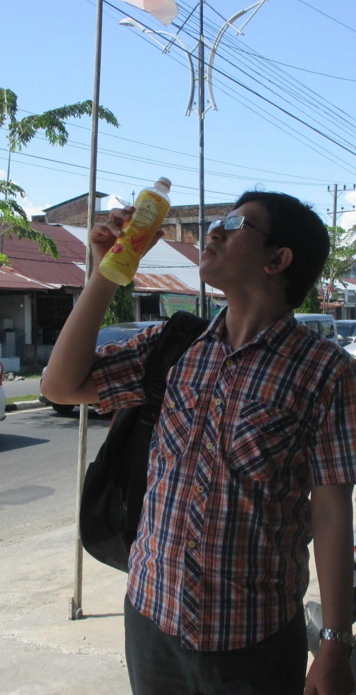 Dengan Madu, Lemon yang kaya Vitamin C, melindungiku sepanjang hari, bikin gak gampang sakit. Jelas jadi opsi yang sensasional nan menyegarkan untuk pelepas dahaga. (Foto dok pri).