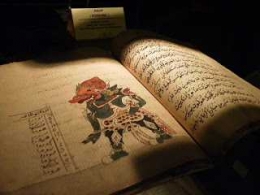 Kitab tafsir huruf Arab gundul yang berisi cerita wayang sebagai media dakwah Wali Songo [Dok. JS Nawati]