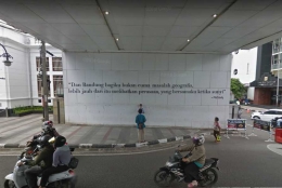 Tulisan karya Pidi Baiq di dinding terowongan Jl. Asia-Afrika (sumber : google street view)