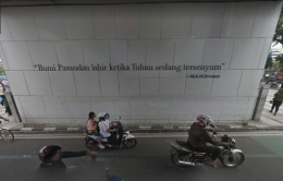 Tulisan karya M.A.W Brouwer di dinding terowongan Jl. Asia-Afrika  (sumber : google street view)