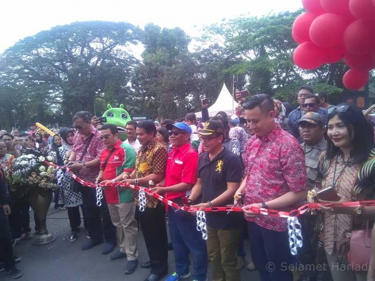 Pemotongan Pita Pembukaan Pucuk Coolinary Festival (dok.pribadi)