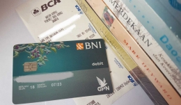 Belanja buku di Kompas Yogyakarta dengan kartu debit BNI-GPN dilayani dengan mesin EDC BCA tanpa biaya tambahan (dok. pri).