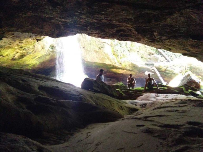 Goa Air Terjun Helewuti. (Foto Istimewa/Dody)