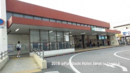     Stasiun Funabashi Hoten yang kecil, haya 1 pintu. Sementara Stasiun Shinjuku pintunya lebih dari 200 buah! || Dokumentasi pribadi