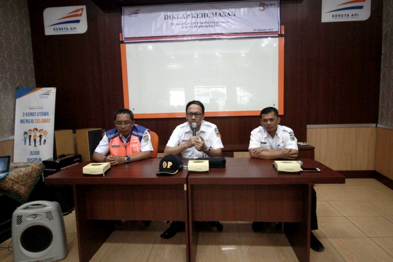 Vice President Daop 5 Purwokerto M. Nurul Huda Dwi S. memberikan sambutan dan membuka acara pelatihan kehumasan untuk para Kepala Stasiun se-wilayah Daop 5 Purwokerto. | dok. pribadi