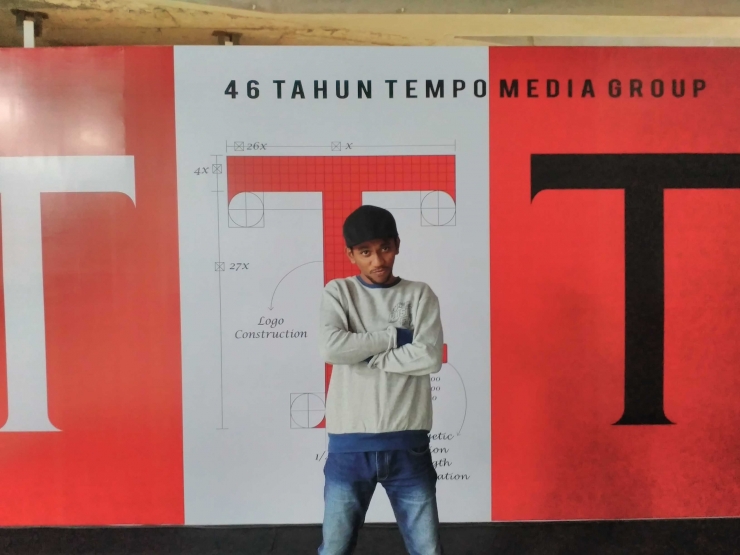 Foto Tahun lalu. Penulis di gedung Tempo, jalan Palmerah, Jakarta Selatan. Dokpri