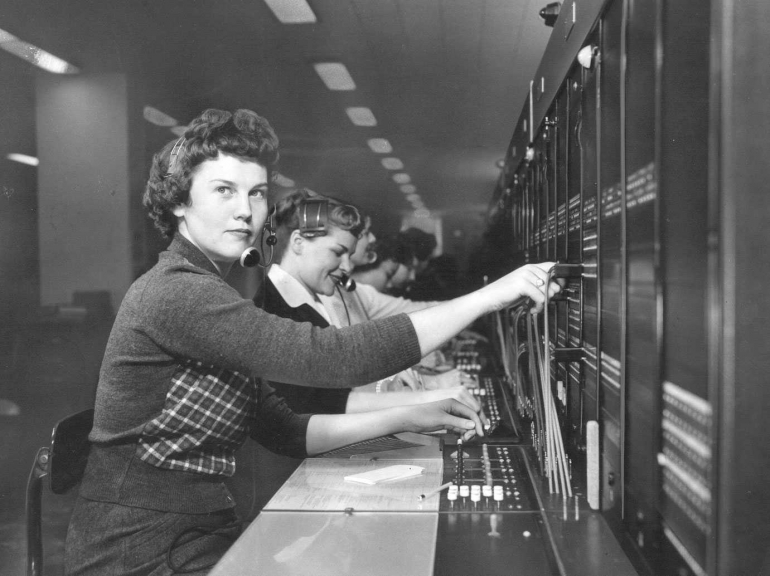 Long Distance Operator di Omaha, 1959. - Sumber foto: telcomhistory.org