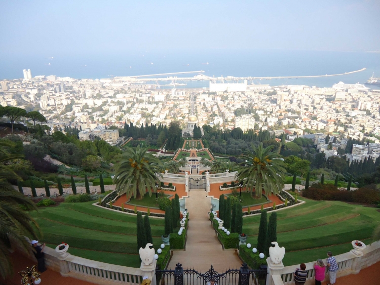 Foto: Pemandangan ke arah halaman Kuil Baha'i di kota Haifa, Israel. Baha'i adalah salah satu minoritas yang hidup di Israel.