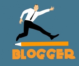 Deskripsi : Blogger ialah warga yang menulis di dunia maya I Sumber Foto : Pixabay
