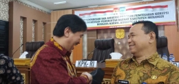 Aldiansyah Nasution alias Choky deputi Pencegahan KPK bersama Sekda Merangin H Sibawaihi, Jum'at (7/9/2018)