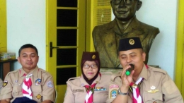 Kak Dedi Wibowo, salah satu Pelatih Pembina Pramuka memberikan arahan. (Foto: Kak Parman)