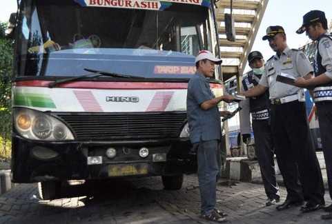Pengecekan dokumen KIR bus tidak laik jalan| ayobogor.com