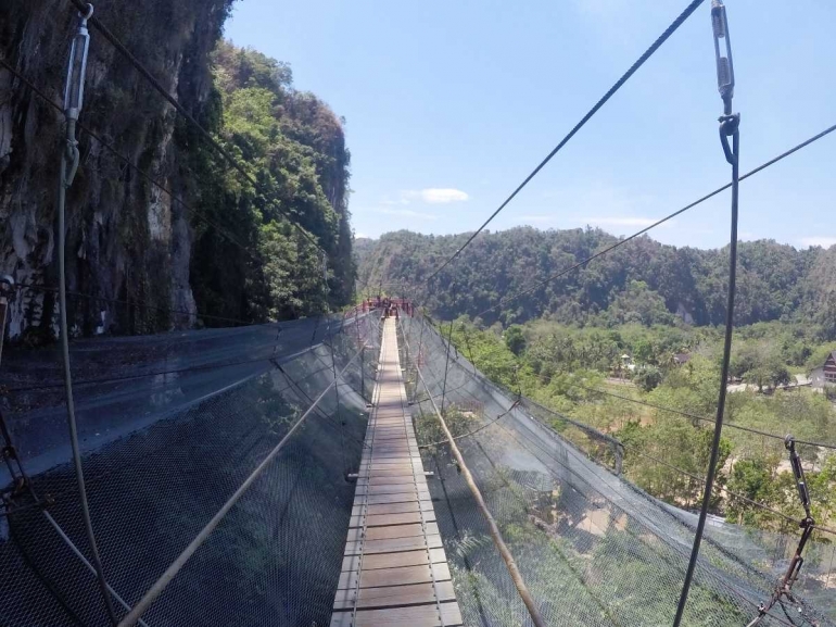 Helena Sky Bridge, Bantimurung (koleksi pribadi)