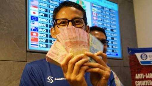 Sandiaga Uno menukarkan aset dolarnya dengan mata uang rupiah untuk menguatkan ekonomi Indonesia (kompas TV) 