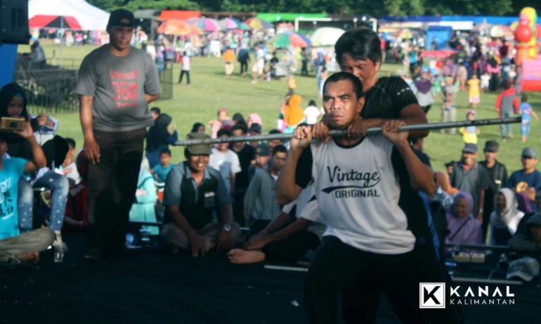 Bakuntau (Foto : kanalkalimantan.com)