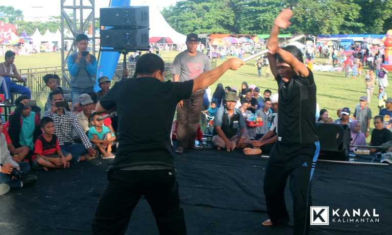Bakuntau (Foto : kanalkalimantan.com)