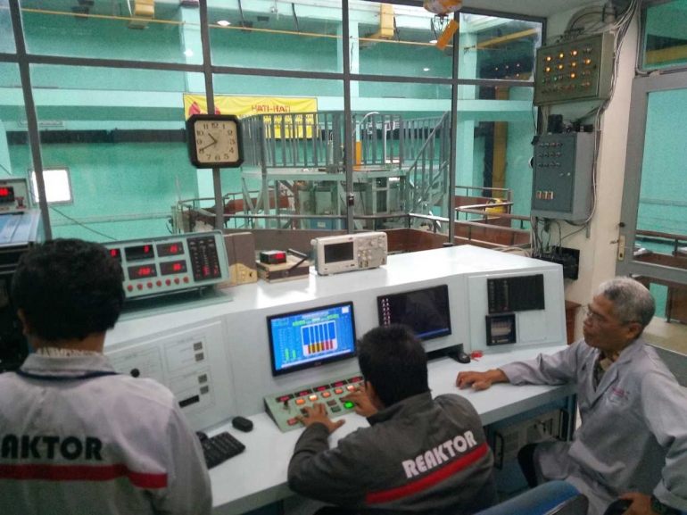 Pusat pengendali reaktor nuklir di BATAN Bandung / Dok. Pribadi
