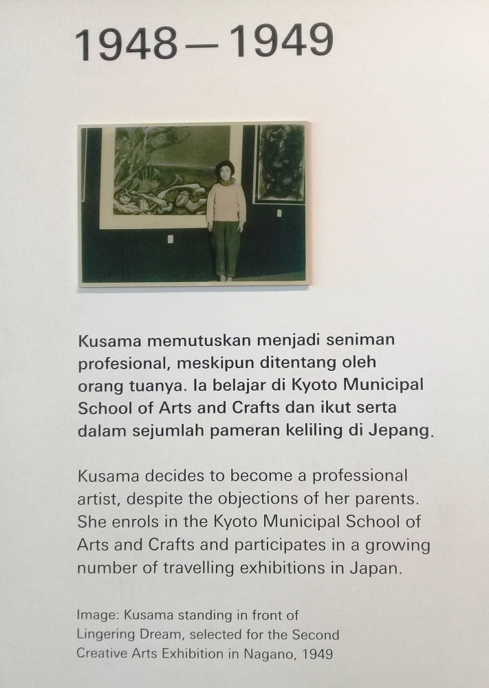 Salah satu kisah hidup Yayoi Kusama di Museum MACAN. Ilustrasi: dokpri.