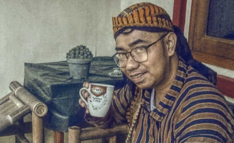 Deskripsi : nyeruput kopi ginseng CNI dulu, salam orang udik I Sumber Foto : dokpri