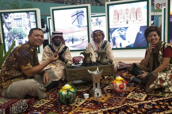 berada di stand uni emirat - koleksi pribadi