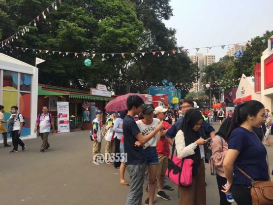 Sempet ngantri beli souvenir, menjelang pintu masuk, bonekanya habis. Sesuatu banget dah. :p | dok pribadi