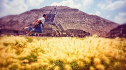 Levitasi di Teotihuacan / foto Pribadi